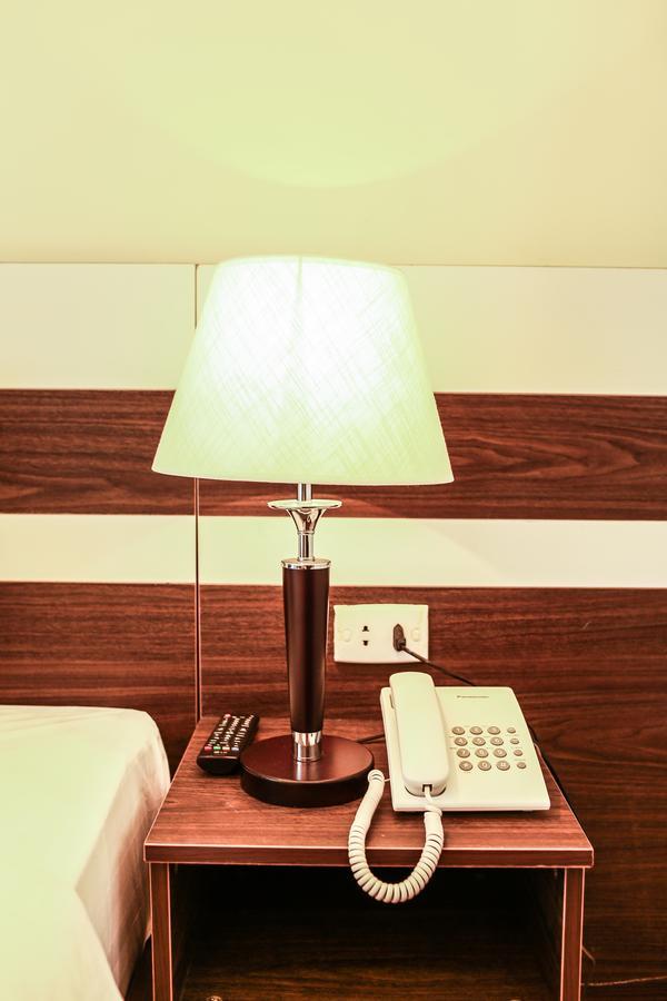 Lotus Village Hotel Ханой Екстериор снимка